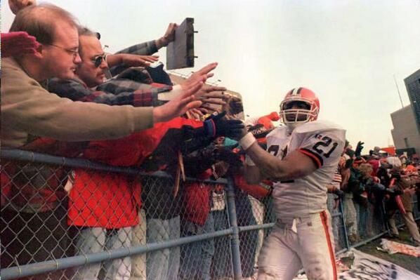 Photo of former Cleveland Browns running back Earnest Byner says goodbye to the "Dawg Pound" after the final game at Cleveland Municipal Stadium. 
