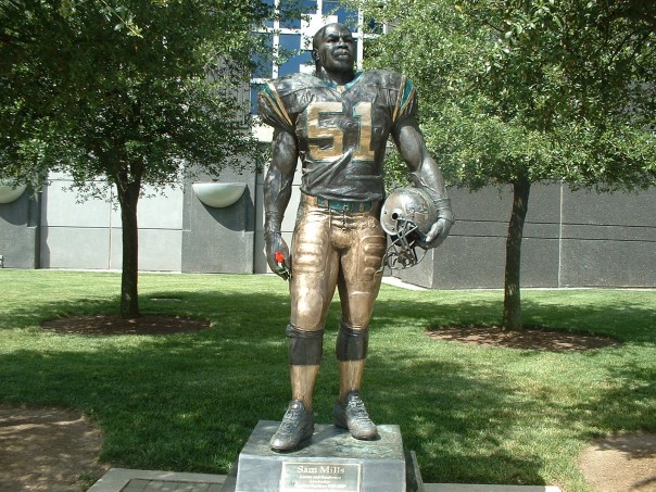 Photo of the Sam Mills statue outside of Bank of America Stadium.