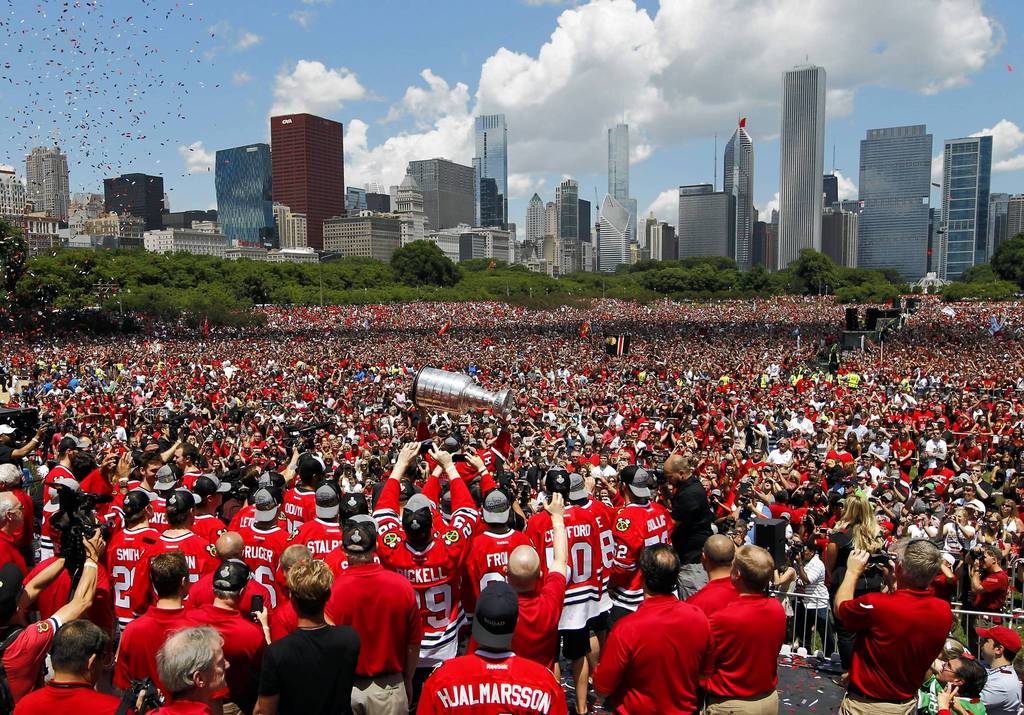 Photo of Chicago Blackhawks fans at Grant Park.
