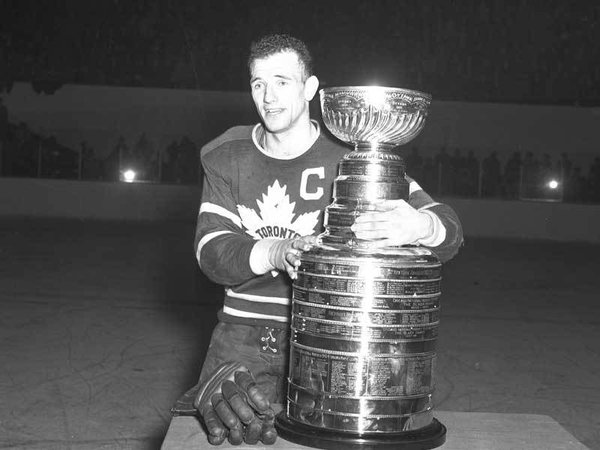 Photo of former Maple Leafs center Teeder Kennedy.