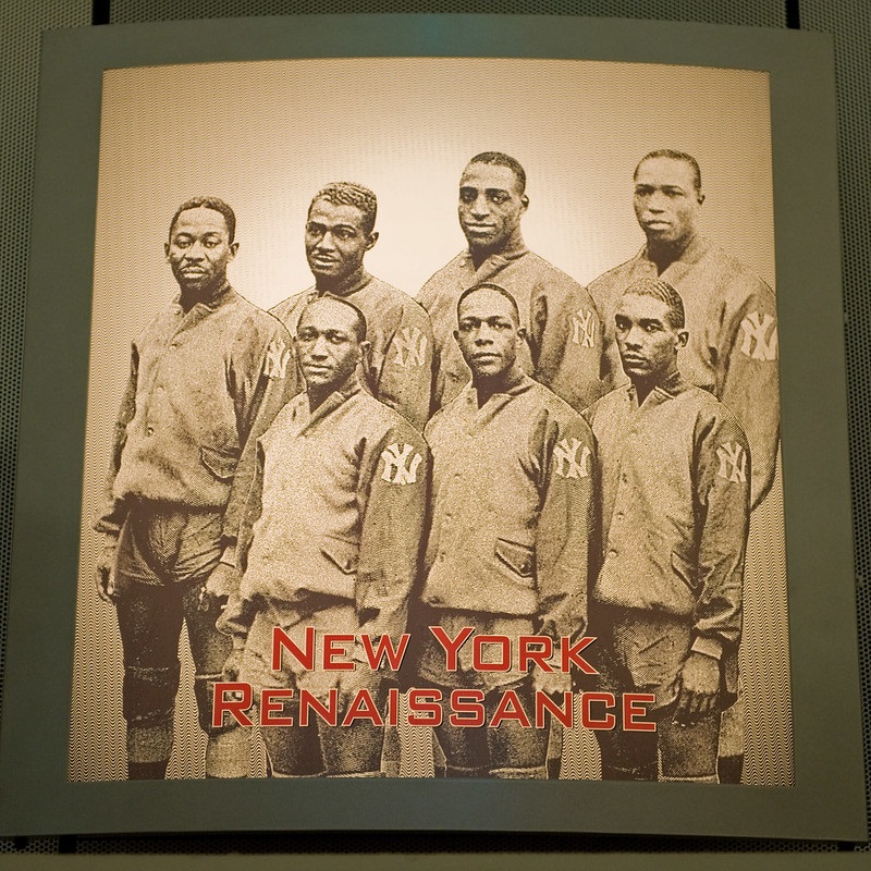 Black and white photo of the Harlem Rens basketball team.