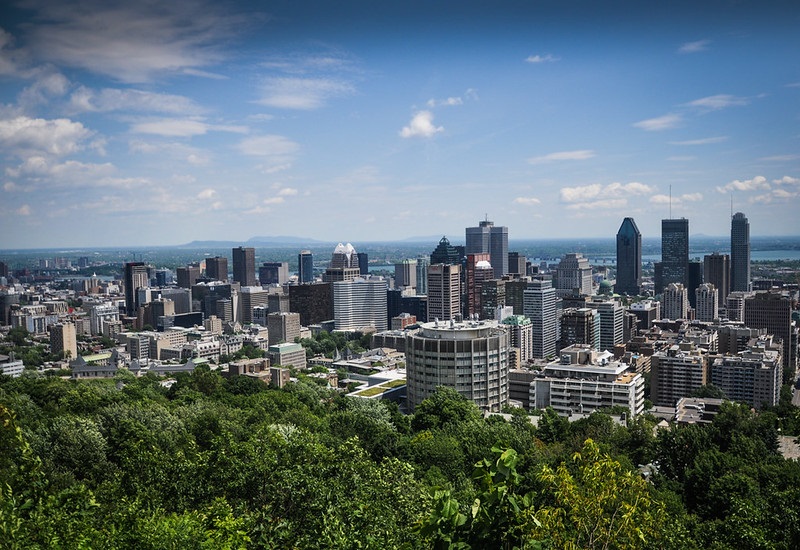 Photo of the Montreal, Quebec skyline.