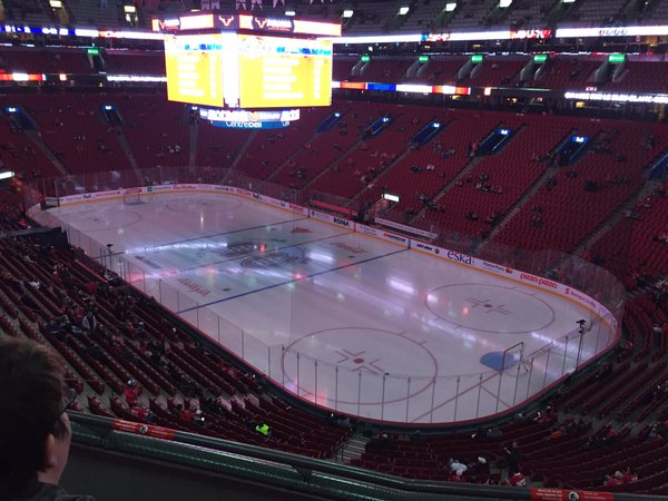 Photo of the Bell Centre ice from the middle level.