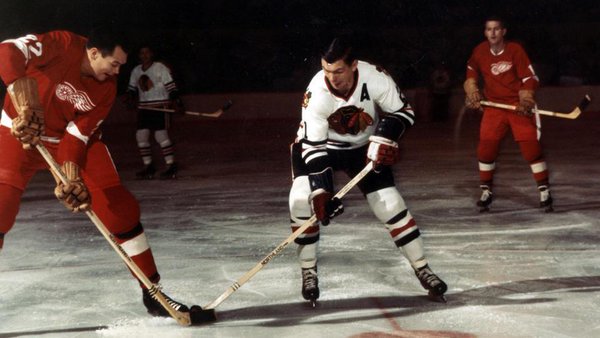 Old photo of a Chicago Blackhawks vs. Detroit Red Wings game.