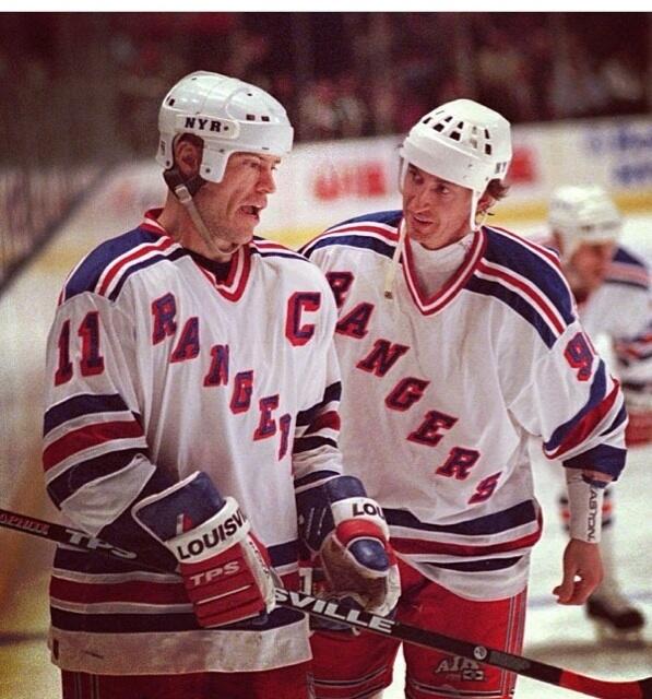 Photo of Mark Messier and Wayne Gretzky talking on the ice.